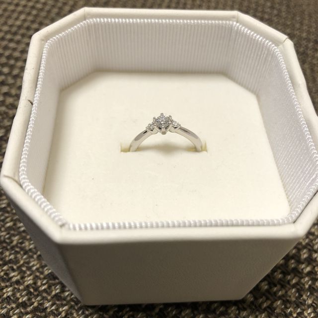 【4℃ BRIDAL(ヨンドシーブライダル)の口コミ】 人気ブランドだったので、訪問したら種類も多くシンプルな細身が多かった…