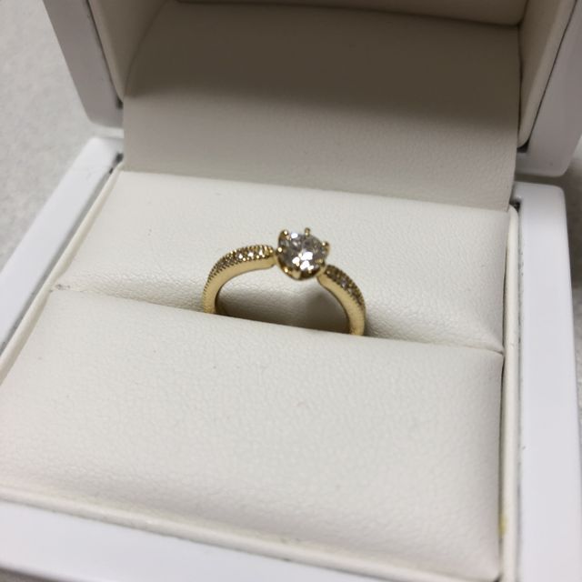 【YUKIZAKI BRIDAL(ユキザキブライダル)の口コミ】 自分の持っていたダイヤモンドを持ち込み購入ができる点が良かった。好き…