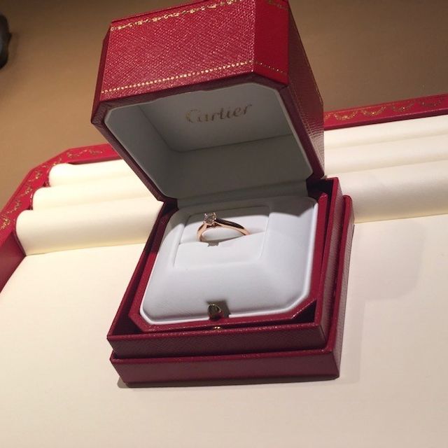 【カルティエ(Cartier)の口コミ】 元々持っているアクセサリーはゴールド系ばかりでした。婚約指輪および結…