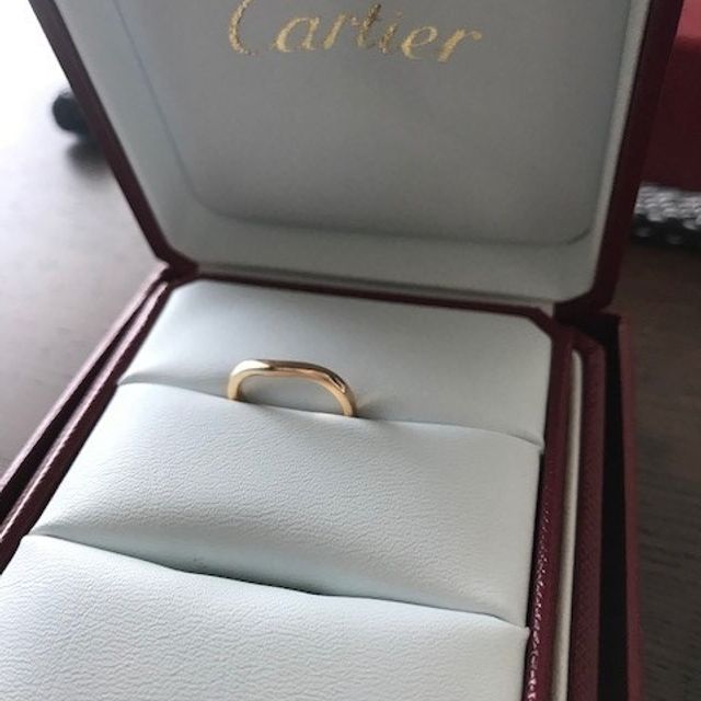 【カルティエ(Cartier)の口コミ】 こちらの指輪はカーブの曲線がとても綺麗で指を長く見せてくれました。同…
