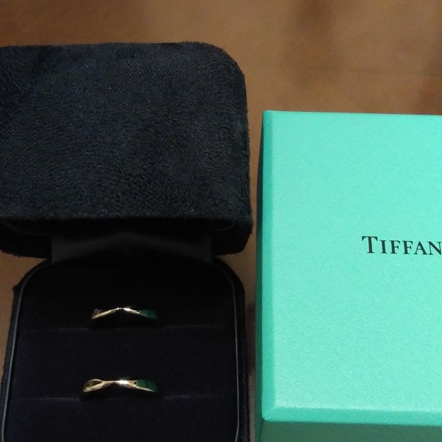 【ティファニー(Tiffany & Co.)の口コミ】 シンプルなのにリボンみたいで可愛い♪
可愛い物が大好きな私はすぐにコレ…