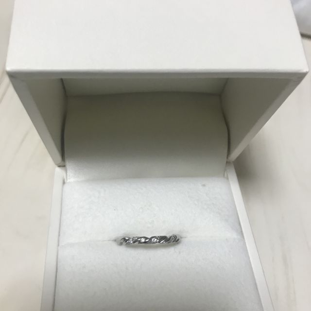 【RosettE(ロゼット)の口コミ】 結婚指輪はあらかじめどれを買うか決めていたため、重ね付けして合うもの…