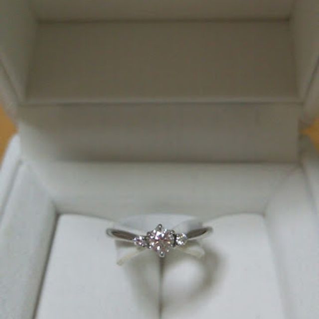 【STAR JEWELRY(スタージュエリー)の口コミ】 交際中からＳＴＡＲ　ＪＥＷＥＬＲＹが好きで、婚約指輪は絶対ＳＴＡＲ　…