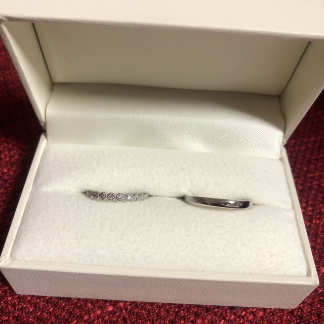 【RosettE(ロゼット)の口コミ】 ゼクシィで見てデザインで一目惚れし、即買いでした。ペアの指輪が相手好…