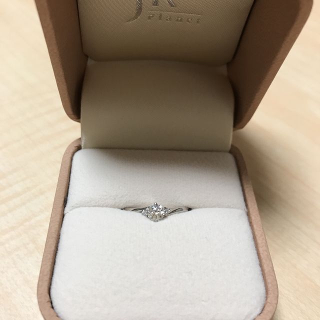 【1122 iifuufu bridal(いい夫婦ブライダル)の口コミ】 結婚指輪と重ね付けがしたかったので、細めでシンプルなデザインを探して…