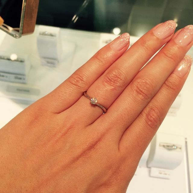 【STAR JEWELRY(スタージュエリー)の口コミ】 そこまで目立つデザインではないので、控えめでとても可愛いかったです。…