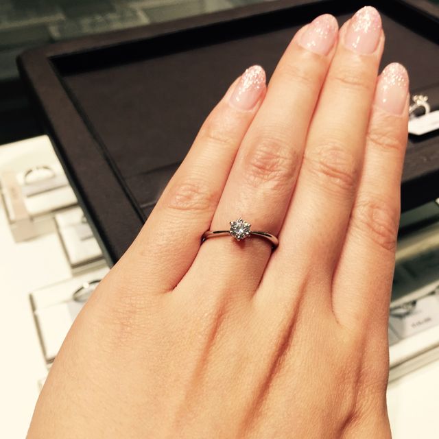 【アイプリモ(I-PRIMO)の口コミ】 リングちょっと波打っているところが、指を綺麗に見せてくれるそうです。
…