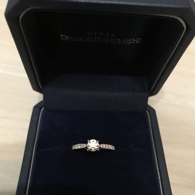 【銀座ダイヤモンドシライシの口コミ】 指輪の決め手は、デザインが豊富なのと
気に入ったデザインがあったのでよ…