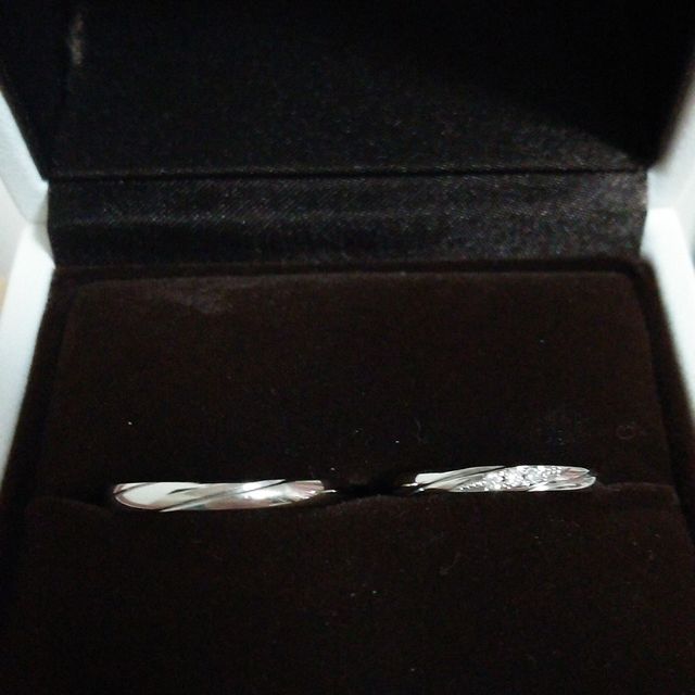 【アイプリモ(I-PRIMO)の口コミ】 値段と、デザインのシンプルさ、可愛さです。斜めのラインに、ダイヤが３…