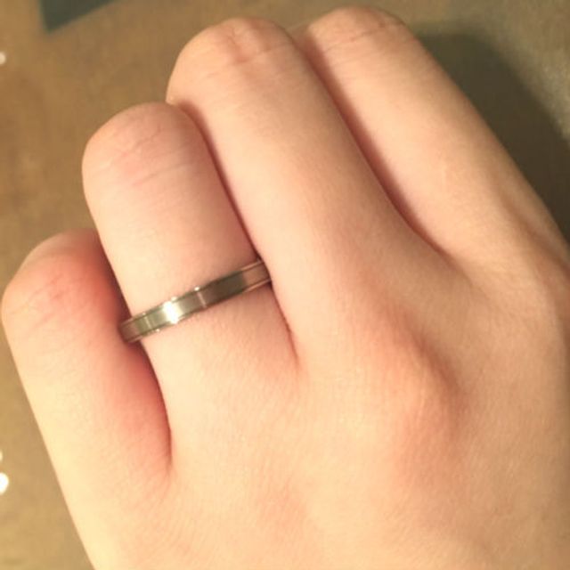 【CHARMY(チャーミー)の口コミ】 ホワイトゴールドの色合いがとても上品であり、シンプルですっきりとした…