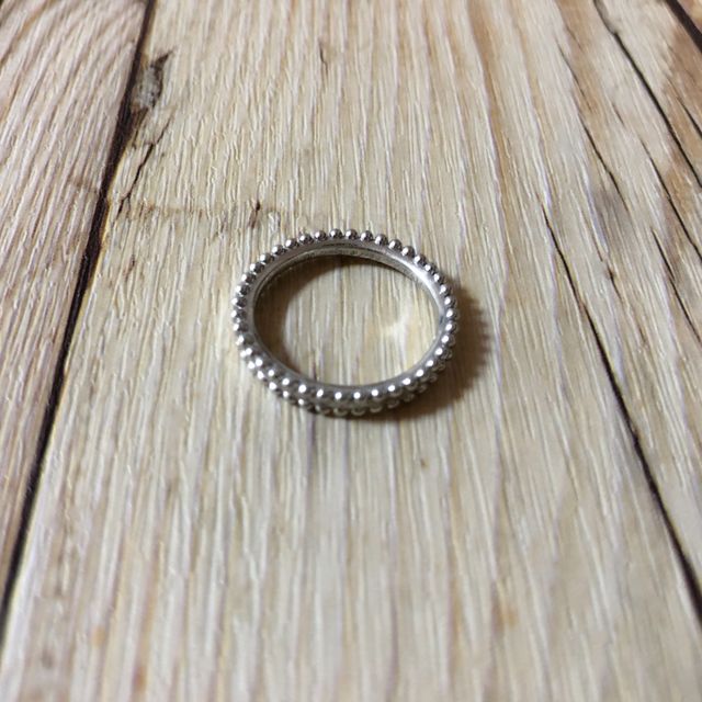 【ヴァン クリーフ＆アーペル(Van Cleef & Arpels)の口コミ】 いくつか検討していましたが、指にはめた時のキラキラする感じが可愛らし…