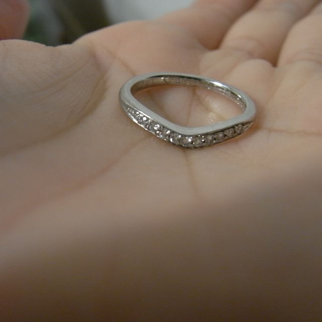 【ギンザタナカブライダル(GINZA TANAKA BRIDAL)の口コミ】 まず、Ｖラインは指が綺麗に見えます。それと、最初はフルエタニティと迷…