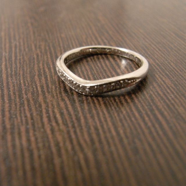 【ギンザタナカブライダル(GINZA TANAKA BRIDAL)の口コミ】 まず、Ｖラインは指が綺麗に見えます。それと、最初はフルエタニティと迷…