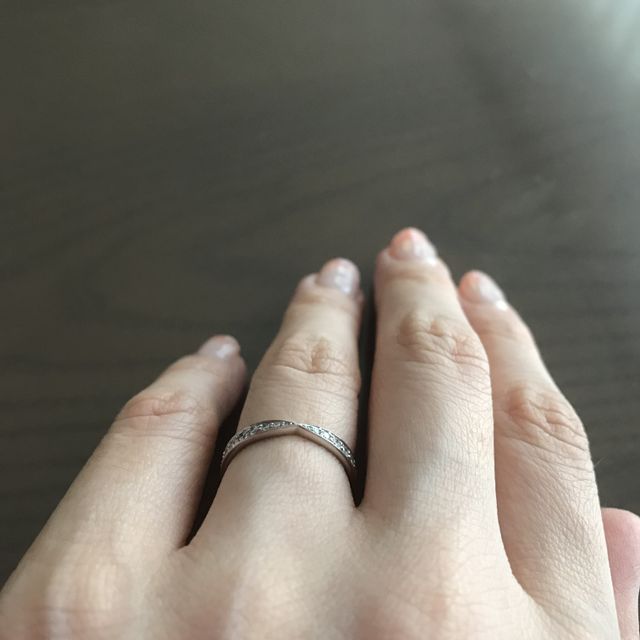 【ティファニー(Tiffany & Co.)の口コミ】 婚約指輪は購入しなかったので、結婚指輪で婚約指輪のような華やかさも兼…