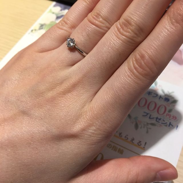 【JEWELRY  KAMATA(ジュエリーかまた)の口コミ】 お花のデザインが可愛らしく、一目ぼれで即決しました。
着け心地もよく満…