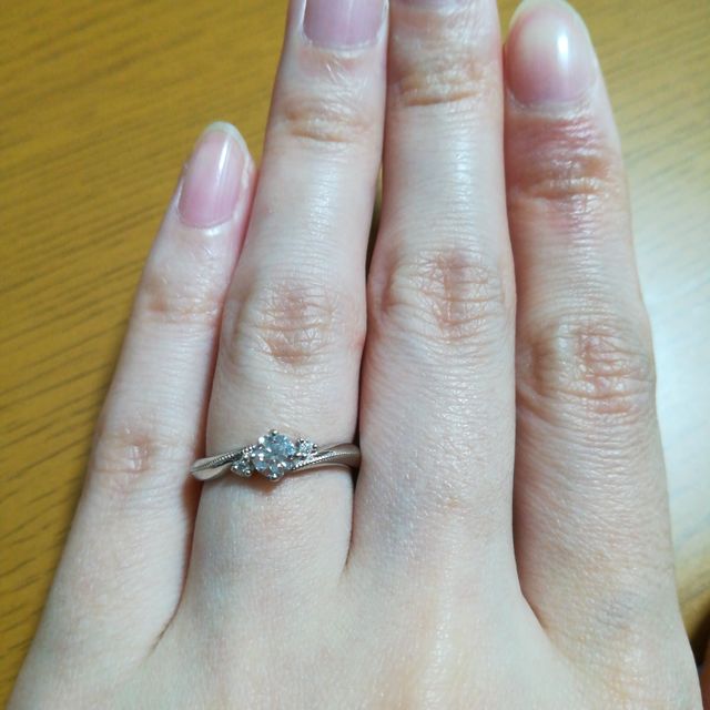 【アイプリモ(I-PRIMO)の口コミ】 ダイヤだけでなくミル打ちが施されているものを探していたところ、リング…