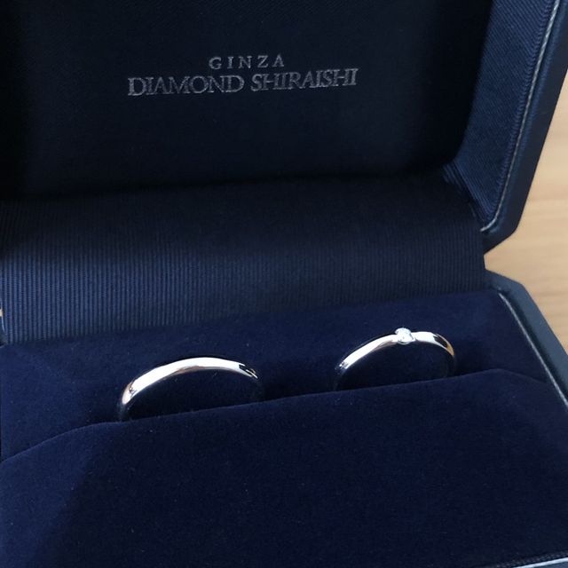 【銀座ダイヤモンドシライシの口コミ】 シンプルなデザインで、ダイヤモンドがどの角度から見ても綺麗だったため…