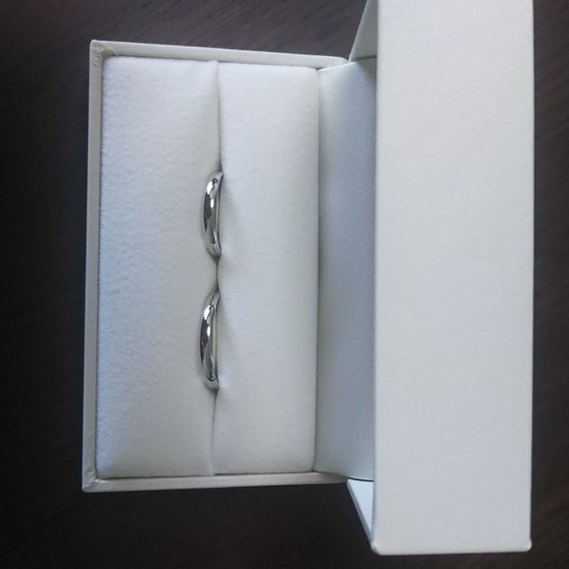 【insembre(インセンブレ)の口コミ】 シンプルで値段が二人で10万程度のものをを探していました。プラチナでか…