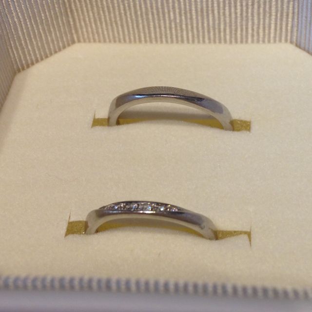 【4℃ BRIDAL(ヨンドシーブライダル)の口コミ】 手になじむ感じがとても気に入りました。指輪自体の太さも太すぎて強調す…