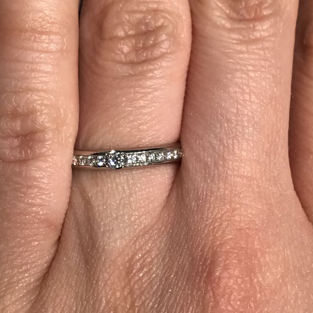 【ラザール ダイヤモンド(LAZARE DIAMOND)の口コミ】 ハーフエタニティリングを探しに行き、このデザインを試着させて頂きまし…