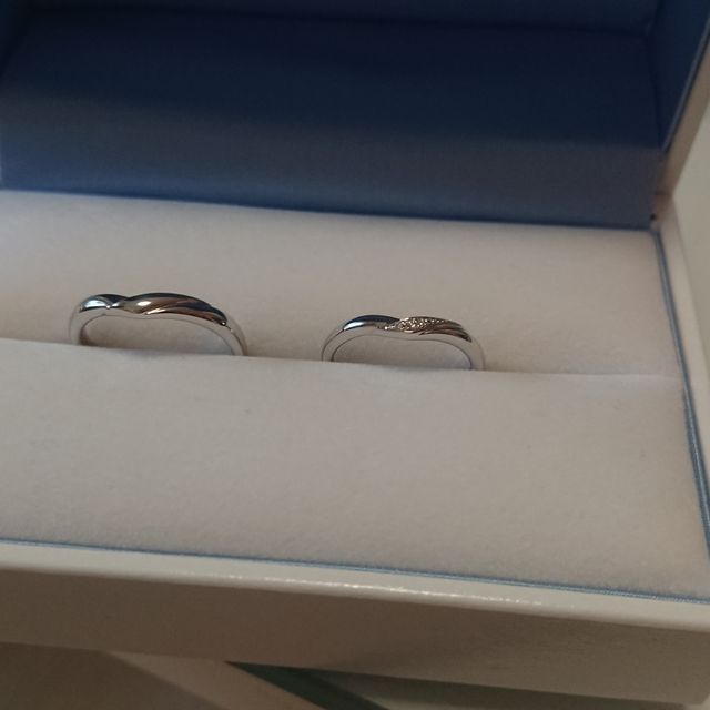 【GALA JEWELRY(ガラジュエリー)の口コミ】 シンプルな中にデザインが少しある物が希望でした。ウェーブのリングは指…