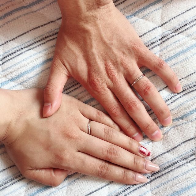 【1122 iifuufu bridal(いい夫婦ブライダル)の口コミ】 ウェーブのデザインで探していて
ここのブランドの指輪が1番しっくり
指に…