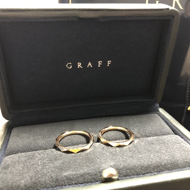【グラフ(GRAFF)の口コミ】 婚約指輪もグラフで選んだことが第一ですが、珍しいデザインとつけ心地で…