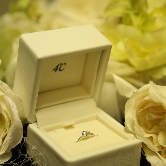 【4℃ BRIDAL(ヨンドシーブライダル)の口コミ】 あまり太い指輪は好きではなく、細めでデザインがシンプルなものが好きだ…