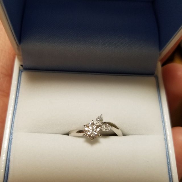 【GALA JEWELRY(ガラジュエリー)の口コミ】 他にないデザインに一目惚れしました。マーキースがまるで翼のように見え…