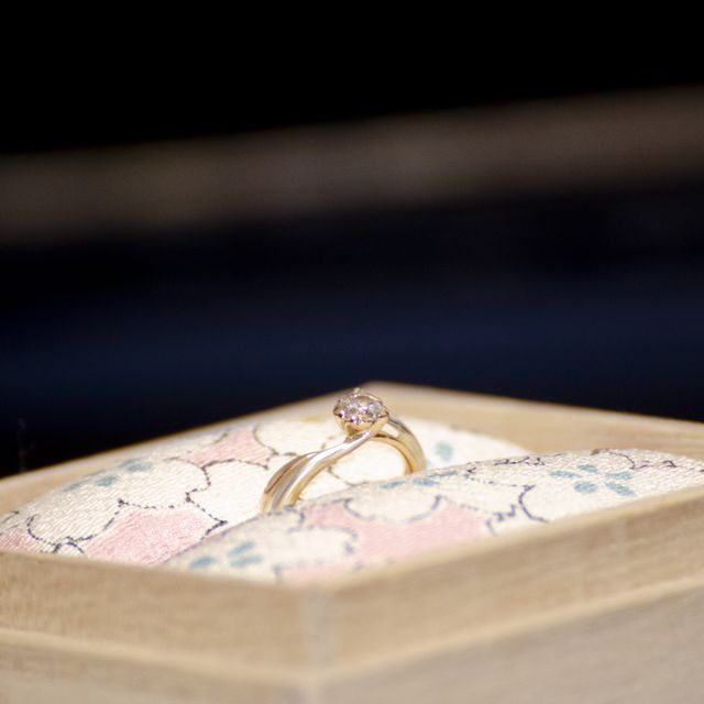 【杢目金屋(もくめがねや)の口コミ】 instagram の広告で桜一輪のデザインを見た瞬間に、この指輪にしようと決…