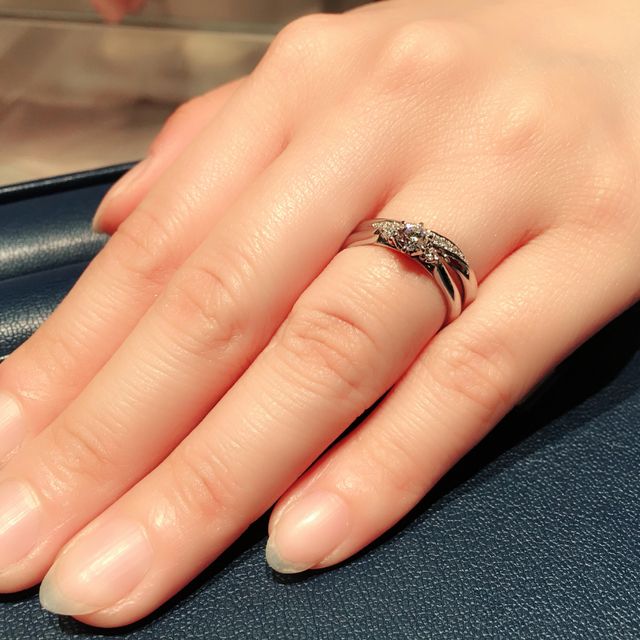 【銀座ダイヤモンドシライシの口コミ】 保証が一生涯ということと、つけ心地、接客が素晴らしかったので決めまし…