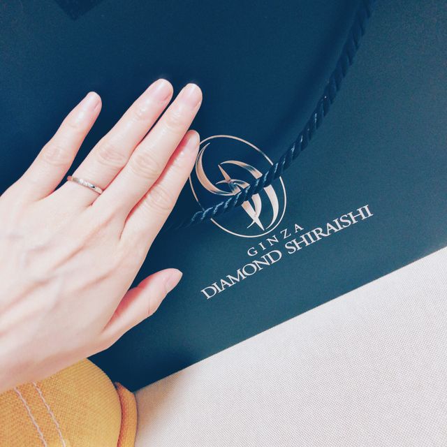 【銀座ダイヤモンドシライシの口コミ】 シンプルなストレートタイプの指輪を探していました。
ただ若干彼と自分と…