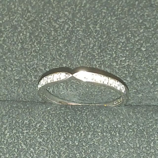 【HOSHI no SUNA 星の砂(ほしのすな)の口コミ】 結婚指輪を探しに行きました。
写真で見るとダイヤモンドがいっぱいあって…