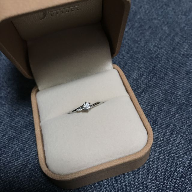 【1122 iifuufu bridal(いい夫婦ブライダル)の口コミ】 結婚指輪と重ね付けできるような華奢な指輪が良かったので何店舗かまわり…