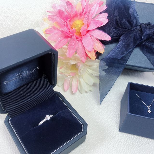 【銀座ダイヤモンドシライシの口コミ】 担当だった副店長さんの対応が非常に良く、デザインも豊富であることから…