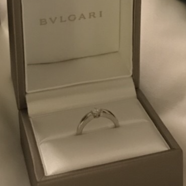 【ブルガリ(BVLGARI)の口コミ】 とても上品なデザインで、どんな服装にも合うと思いました。
シンプルなの…