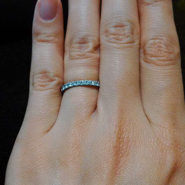 【ラザール ダイヤモンド(LAZARE DIAMOND)の口コミ】 婚約指輪を買う予定がなかったので、結婚指輪にダイアモンドが埋め込まれ…