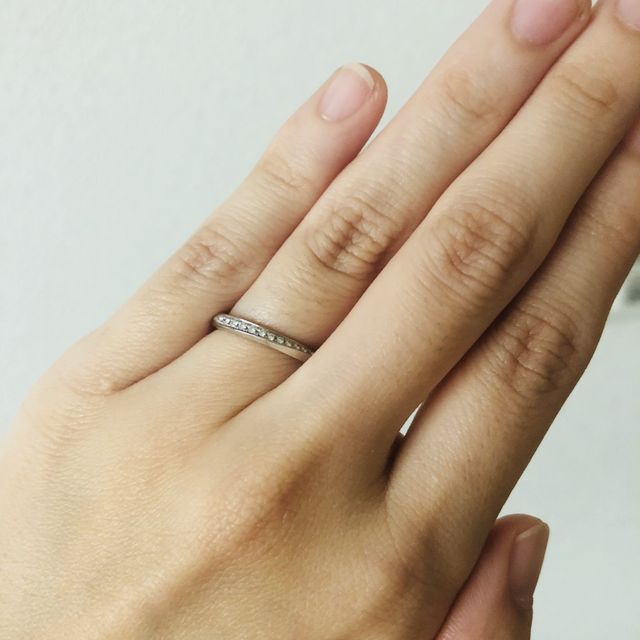 【アイプリモ(I-PRIMO)の口コミ】 比較的細めで、シルバーの指輪を探していました。
曲線が斜めのデザインで…