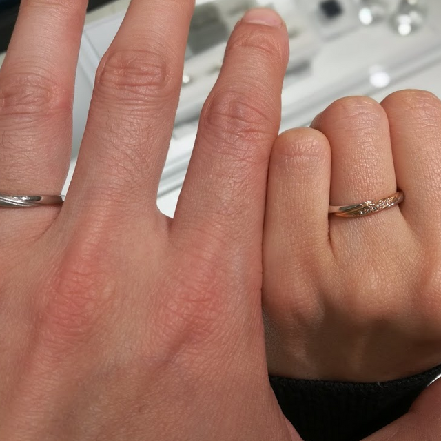 【4℃ BRIDAL(ヨンドシーブライダル)の口コミ】 デザインと価格が豊富のような気がしました。気になっているデザインと価…