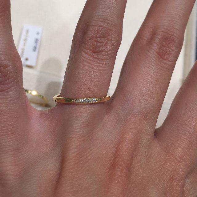 【ヴァンドーム青山(VENDOME AOYAMA)の口コミ】 とにかく細いです。1ミリくらい。おかげで指輪が細く見えます。かわいいで…