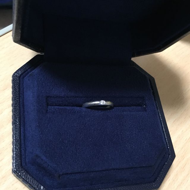【ROYAL ASSCHER(ロイヤル・アッシャー)の口コミ】 普段指輪を付けないのでシンプルで上品なデザインが気に入りました、他の…