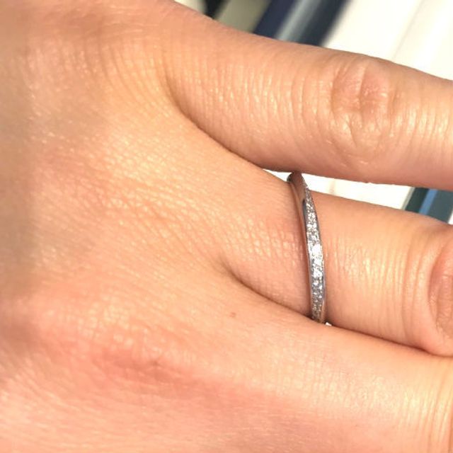 【銀座ダイヤモンドシライシの口コミ】 ダイヤモンドの質が非常に良くきらきらと輝いていて綺麗な指輪です。また…