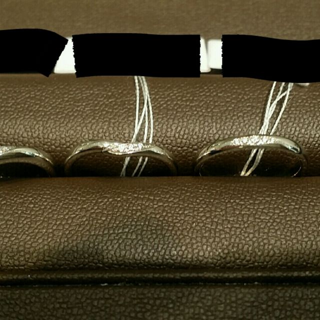 【銀座ダイヤモンドシライシの口コミ】 　当初、《シンプル》《石なし》を念頭に置き、指輪探しに向かいました。
…