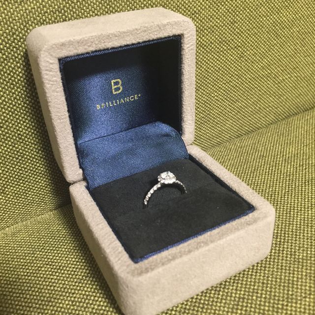 【BRILLIANCE+(ブリリアンスプラス)の口コミ】 婚約指輪と結婚指輪が別にセットではないけど、うまく重なる感じになった…