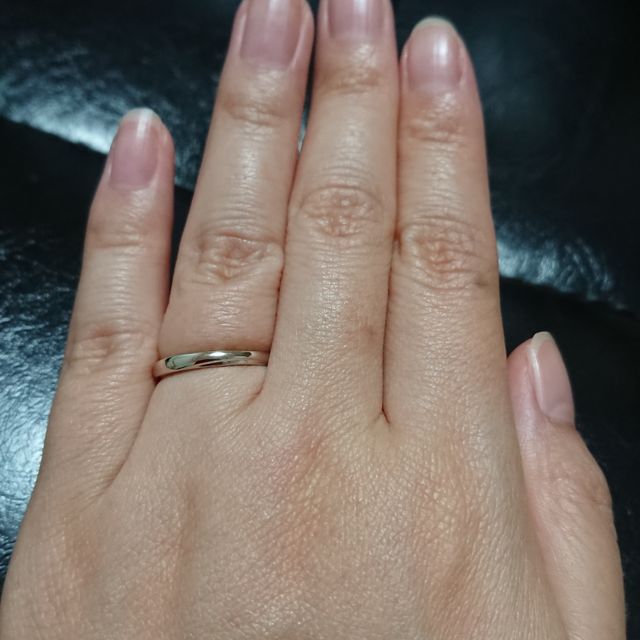【銀座ダイヤモンドシライシの口コミ】 石が付いてない指輪を探していました。そんな時、シンプルで飽きがこず、…