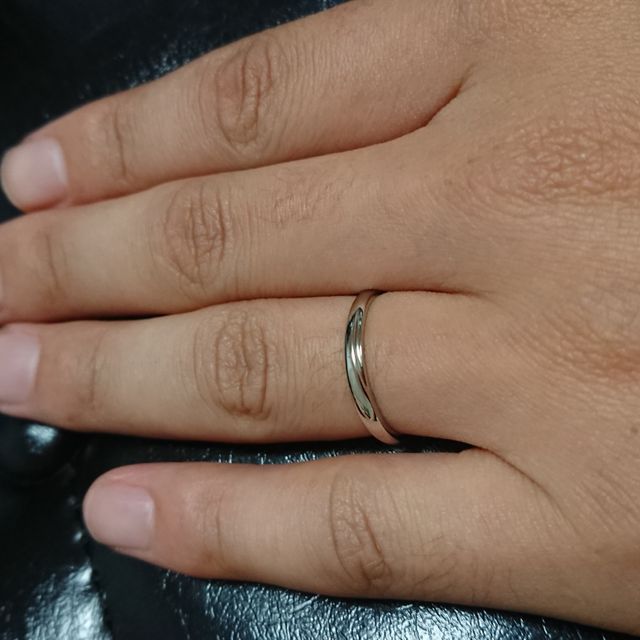 【銀座ダイヤモンドシライシの口コミ】 石が付いてない指輪を探していました。そんな時、シンプルで飽きがこず、…