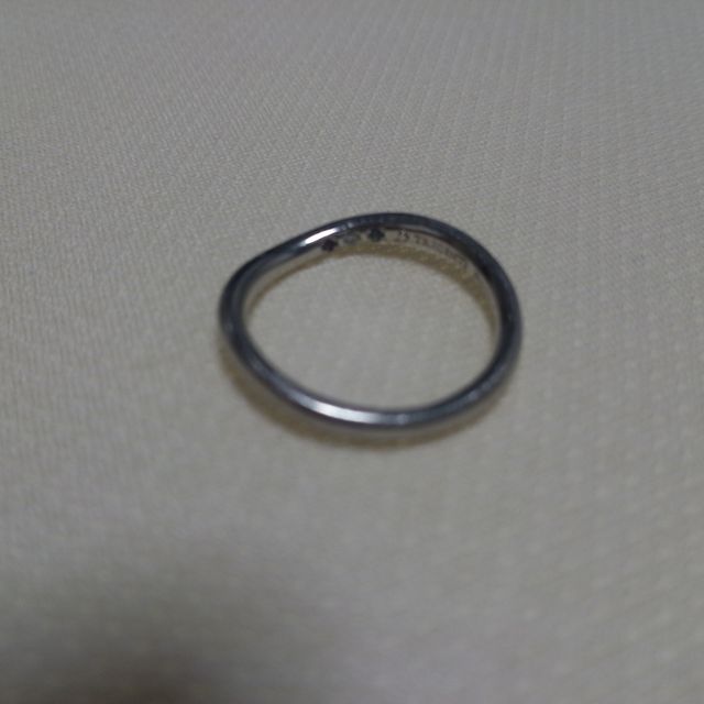 【TRECENTI(トレセンテ)の口コミ】 シンプルなデザインの指輪が欲しかったのですが、せっかくの結婚指輪なの…