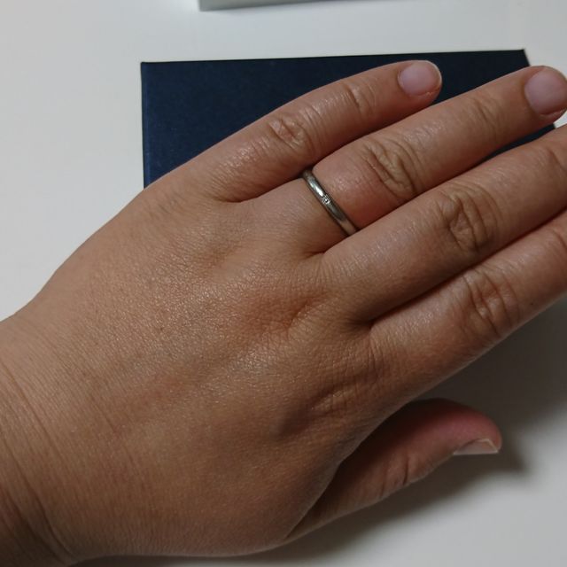【Something Blue(サムシングブルー)の口コミ】 丈夫で曲がりにくいpt999なのにペアで10万円という低価格にとても惹かれま…