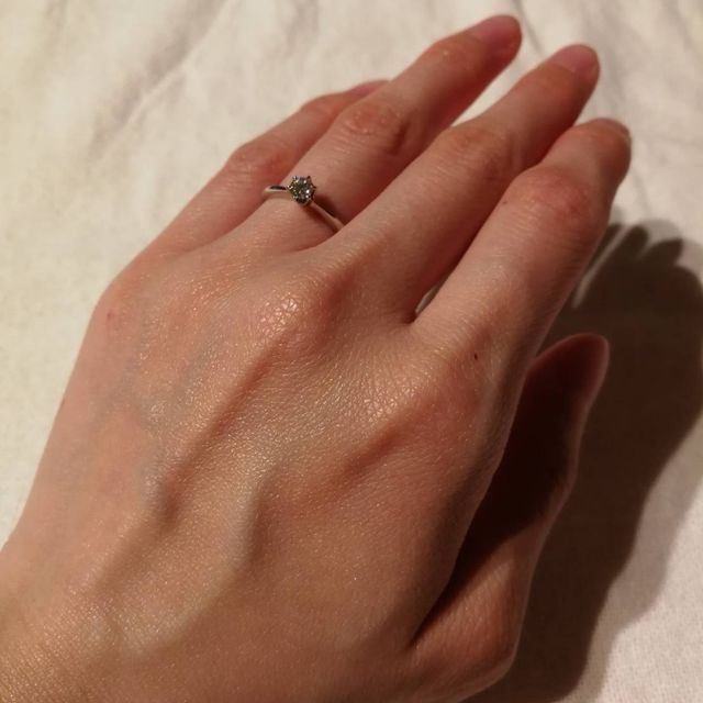 【アイプリモ(I-PRIMO)の口コミ】 彼女が普段から着ている服や好みの物がシンプルな物を好んでいたことから…