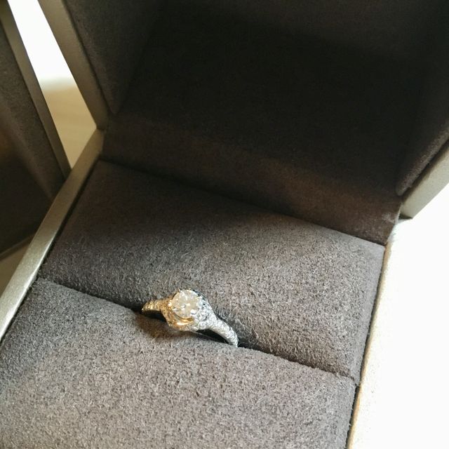 【ショーメ(CHAUMET)の口コミ】 あまり人と被らないデザインで探しており、この指輪に出会って試着したと…